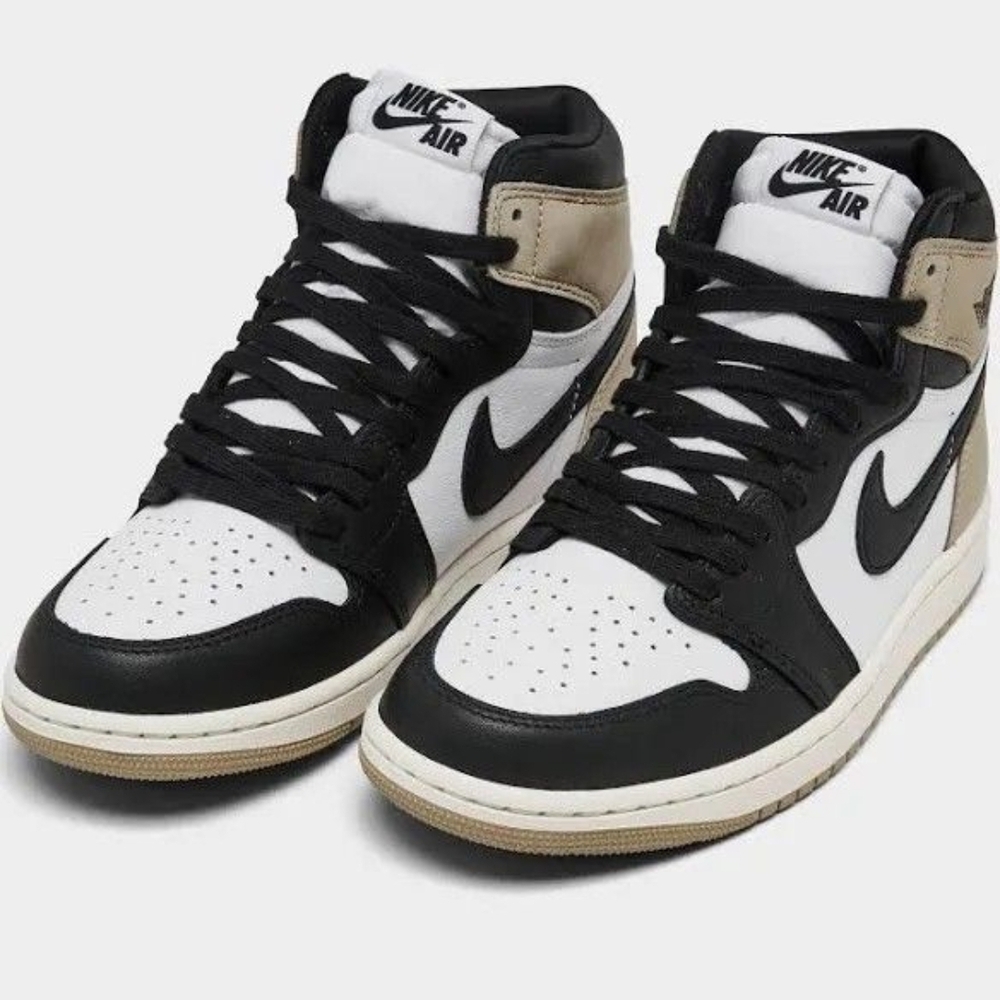 Nike Air Men's Black and White Sneakers